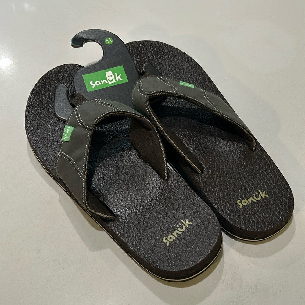 Sanuk Sandals • M11 • NWT